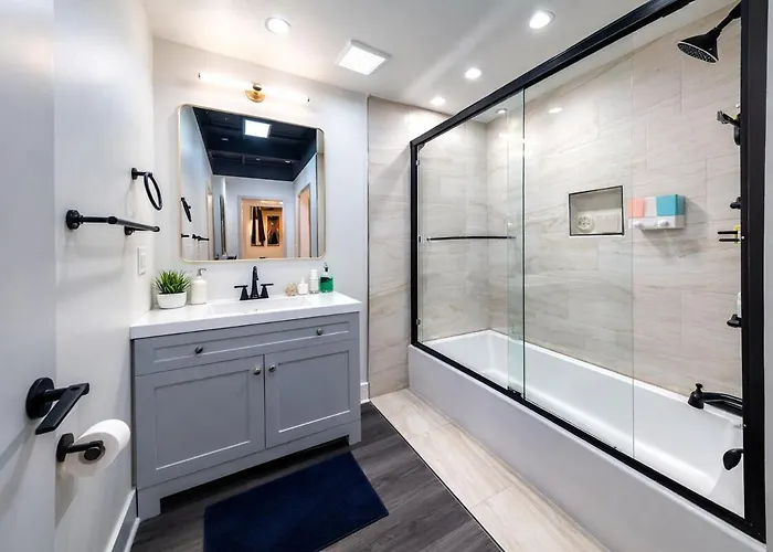 Mccormick 6b/4ba Luxury W Jacuzzi/group Chicago